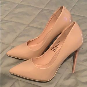Beast Fashion Nude Pointy-Toed Stilettos